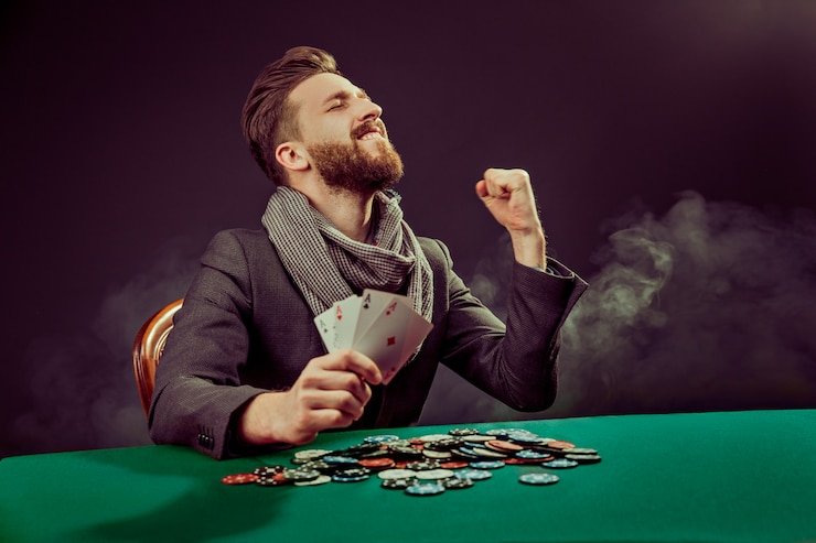 Antarmuka platform naga404 menampilkan koleksi permainan slot, kasino langsung, dan pasar sportsbook
